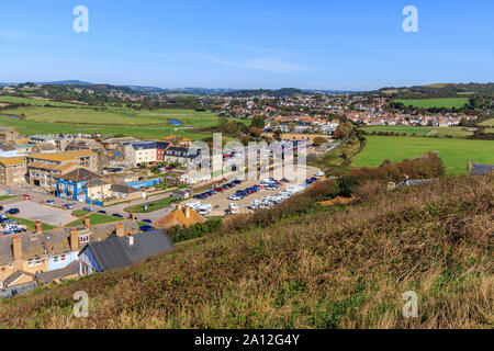 West Bay resort costa, Jurassic Coast, sbriciolare scogliere di arenaria,sito UNESCO, Dorset, England, Regno Unito, GB Foto Stock