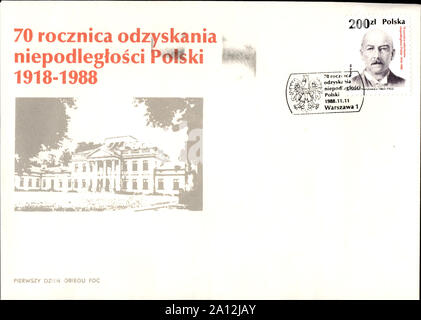 La Polonia, circa 1988: Vintage busta con francobollo per commemorare il settantesimo anniversario di riconquistare l'indipendenza Foto Stock