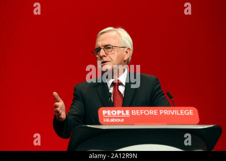 John McDonnell MP dona il suo discorso in occasione del congresso del partito laburista la Foto Stock