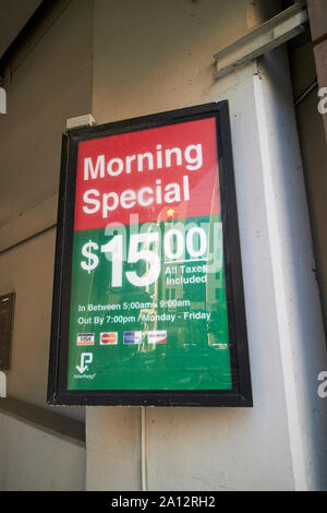 Segno per mattina speciale del 15 dollaro parcheggio della città di chicago, illinois, Stati Uniti d'America Foto Stock