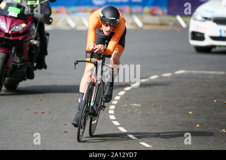 Harrogate, Regno Unito. Il 23 settembre 2019. Enzo Leijnse dei Paesi Bassi prende di argento nel 2019 strada UCI Campionati del Mondo Junior Mens Cronometro individuale. Settembre 23, 2019 Dan-Cooke credito/Alamy Live News Foto Stock