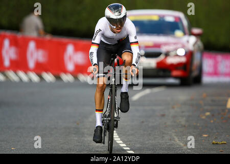 Harrogate, Regno Unito. 23 Settembre 2019.Marco Brenner di Germania prende il bronzo nel 2019 strada UCI Campionati del Mondo Junior Mens Cronometro individuale. Settembre 23, 2019 Dan-Cooke credito/Alamy Live News Foto Stock