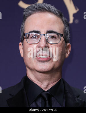 Los Angeles, Stati Uniti. Il 22 settembre, 2019. LOS ANGELES, CALIFORNIA, STATI UNITI D'America - 22 settembre: John Oliver pone nella sala stampa della settantunesima annuale di Primetime Emmy Awards tenutosi presso il Teatro di Microsoft L.A. Vivere il 22 settembre 2019 a Los Angeles, California, Stati Uniti. (Foto di Xavier COLLIN/Image Press Agency) Credito: Image Press Agency/Alamy Live News Foto Stock