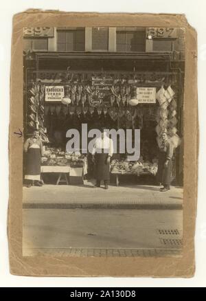 Primi del novecento WW1 era foto di pescivendoli, segnaletica "haddocks indurita su locali' Lavender Hill, London, Regno Unito 1914-1918 Foto Stock