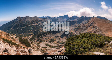 Vista panoramica dal Muratov picco in montagna Pirin, Bulgaria Foto Stock