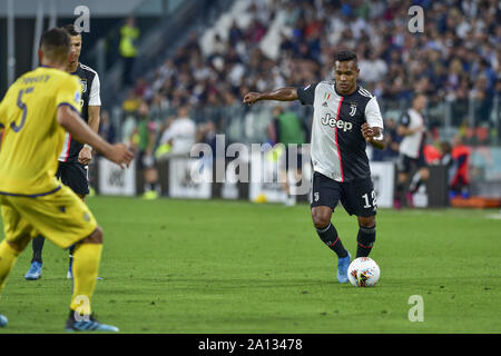 Alex Sandro (Juventus FC) visto in azione durante la serie di una partita di calcio tra Juventus e Hellas Verona FC presso lo stadio Allianz a Torino.(punteggio finale; la Juventus FC 2:1 Hellas Verona FC) Foto Stock