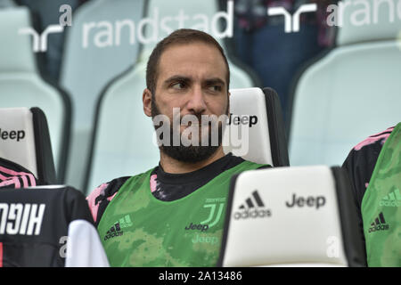 Gonzalo Higuain (Juventus FC), visto prima la serie di una partita di calcio tra Juventus FC vs Hellas Verona FC presso lo stadio Allianz a Torino.(punteggio finale; la Juventus FC 2:1 Hellas Verona FC) Foto Stock