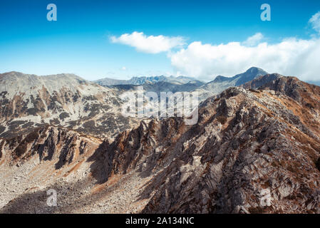 Vista panoramica dal Muratov picco in montagna Pirin, Bulgaria Foto Stock