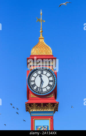 Cittadina Georgiana clock sul lungomare, località balneare e città di Weymouth, south coast, England, Regno Unito, GB Foto Stock