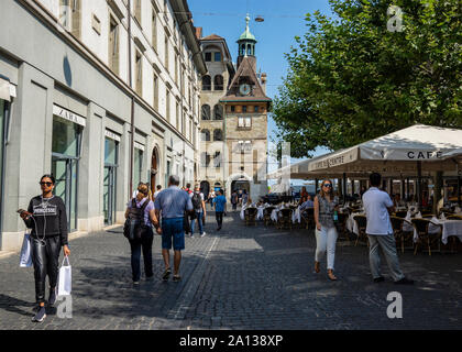 Ginevra, Svizzera - 29 agosto , 2019. Bellissima vista su Place du Molard nel famoso centro di Ginevra , Svizzera. Foto Stock