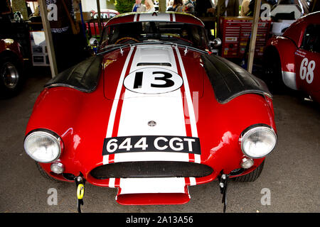 1963 AC Cobra di Le Mans Coupe nel paddock come pilotati da Shaun Lynn & Karun Chandhok nella celebrazione RAC gara al Goodwood xiii sett 2019 Foto Stock