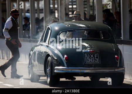 1959 Jaguar Mk 1 pilotato da Justin Law in St Mary's Trophy gara al Goodwood xiii sett 2019 a Chichester, Inghilterra. Copyright Michael Foto Stock