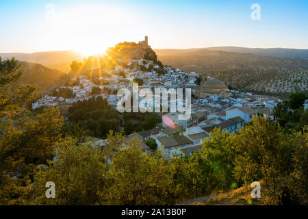 Nel tardo pomeriggio a Montefrio, bellissimo villaggio in provincia di Granada, Andalusia, Spagna. Foto Stock