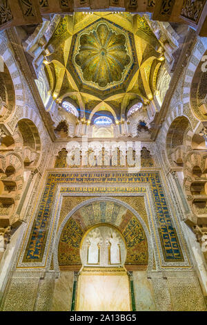 Il bellissimo Mihrab nella Cattedrale Mezquita di Cordova. Andalusia, Spagna. Foto Stock