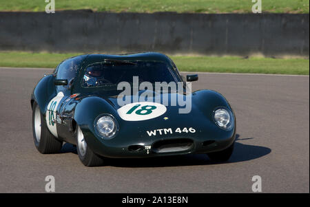 1963 Lister-Jaguar Coupe pilotata da Frederic Wakeman & Benoit Treluyer in RAC TT celebrazione gara al Goodwood xiii sett 2019 in Chiche Foto Stock