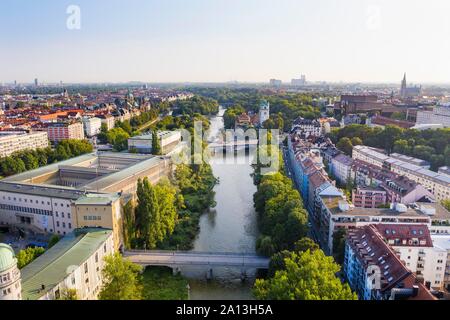 Vista della città, il Museo Tedesco, Ludwigsbrucke ponte Isar e Mullersches Volksbad, Monaco di Baviera, Baviera, Baviera, Germania Foto Stock