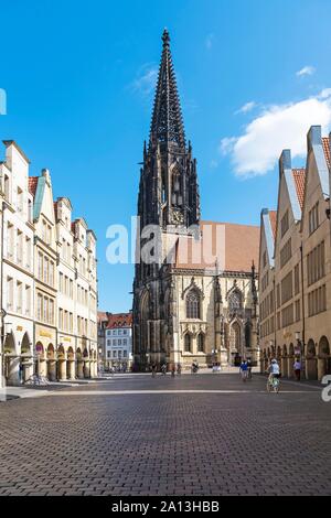 San Lamberti chiesa storica case a capanna, Prinzipalmarkt, Munster, Munsterland, Nord Reno-Westfalia, Germania Foto Stock