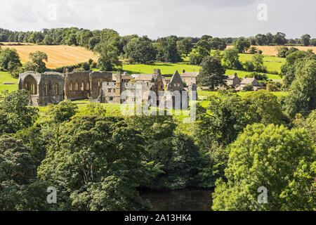 Abbazia Egglestone rovina sulle rive del Fiume Tees a Bowes, Barnard Castle, nella contea di Durham, Regno Unito Foto Stock