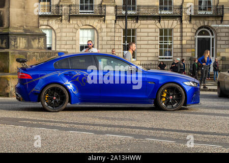 Una delle vetture utilizzate nelle riprese.Fast & Furious 9 ha avvolto la produzione in Edinburgh, dopo diverse settimane di riprese per il film più recente in alto numero di ottani car chase franchising. Le ultime scene sono state riprese oggi su Melville Street, una graziosa terrazza georgiana nella capitale del West End. Stunt Driver, in piedi per le stelle come Vin Diesel, hanno guidato le loro muscolo automobili su e giù per la strada, a fianco di veicoli della fotocamera. Fast & Furious 9 è dovuto per il rilascio il 22 maggio 2020. Foto Stock