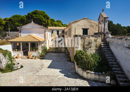 Cortile di San Niccolò Monastero George Kremnon sull'isola di Zante in Grecia Foto Stock