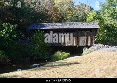 Ponte coperto oner Indian Creek in unione W Va. USA Foto Stock