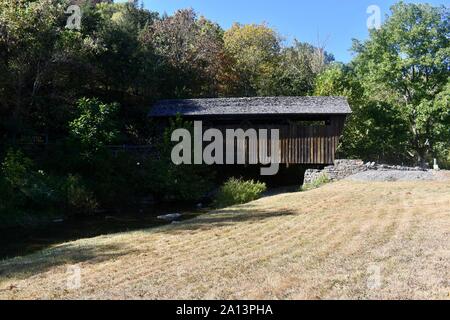 Ponte coperto oner Indian Creek in unione W Va. USA Foto Stock