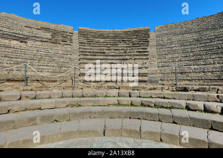 Piccolo anfiteatro rovinato l'antica città romana di Pompei, Italia Foto Stock