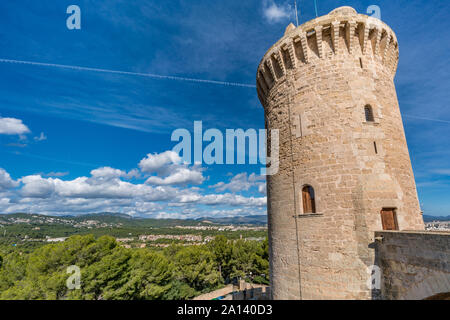 Mastio torre del castello di Bellver (Castell de Bellver) gotico-fortezza di stile utilizzato come carcere militare ora Palma de Mallorca La Storia del museo Foto Stock