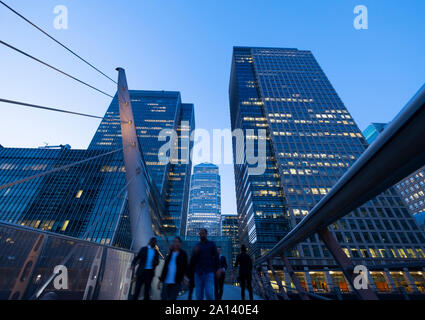 Canary Wharf, Londra, Regno Unito il 2 agosto 2019: Londra centro finanziario di Canary Wharf in serata Foto Stock