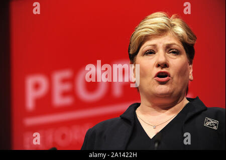 Brighton, Inghilterra. 23 Settembre, 2019 Emily Thornberry, Shadow Segretario agli Affari Esteri, offre il suo discorso ai delegati, durante il terzo giorno del partito laburista conferenza annuale presso il Centro di Brighton. Kevin Hayes/Alamy Live News Foto Stock