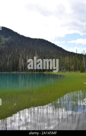 Abbassare Joffre laghi, British Columbia, Canada Foto Stock