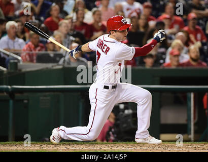 Landover, Maryland, Stati Uniti d'America. 23 Sep, 2019. Washington cittadini Trea Turner si connette per un singolo contro Philadelphia Phillies nella quinta inning ai cittadini Parco di Washington, DC il lunedì, 23 settembre 2019. Foto di Kevin Dietsh/UPI Credito: UPI/Alamy Live News Foto Stock