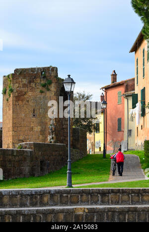 Tuscania (Italia) - Una splendida cittadina etrusca e medievale in provincia di Viterbo, Tuscia, regione Lazio. Si tratta di un'attrazione turistica per molte chiese Foto Stock