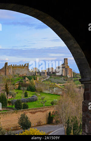 Tuscania (Italia) - Una splendida cittadina etrusca e medievale in provincia di Viterbo, Tuscia, regione Lazio. Si tratta di un'attrazione turistica per molte chiese Foto Stock