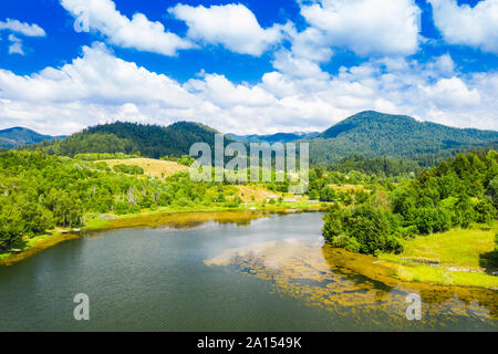 Bellissimo paesaggio di montagna, Mrzla vodica lago nella regione di Gorski Kotar, Croazia Foto Stock