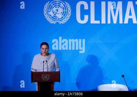 (190924) -- NAZIONI UNITE, Sett. 24, 2019 (Xinhua) -- la principessa Lalla Hasnaa del Marocco risolve il clima delle Nazioni Unite Action Summit presso la sede delle Nazioni Unite a New York, Sett. 23, 2019. (Xinhua/Li Muzi) Foto Stock