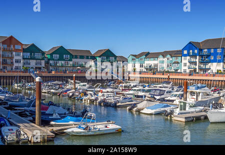 EXMOUTH MARINA, Devon, Regno Unito - 20 settembre 2019: Il moderno e abbastanza nuova marina a Exmouth, con barche. Foto Stock