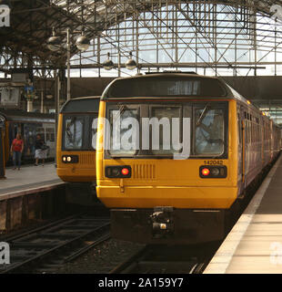 Manchester. Regno Unito 19 Settembre, 2019. Manchester. Regno Unito 19 Settembre, 2019. Un treno Pacer stabulati a Manchester Piccadilly Station. Le unità saranno a breve Foto Stock