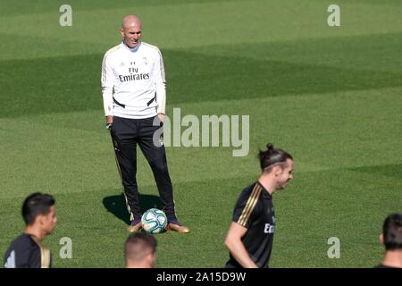 Madrid, Spagna. 24Sep, 2019. ZIDANE DURANTE LA FORMAZIONE DEL REAL MADRID A MADRID città dello sport. Martedì, 24 settembre 2019. Credito: CORDON PREMERE/Alamy Live News Foto Stock