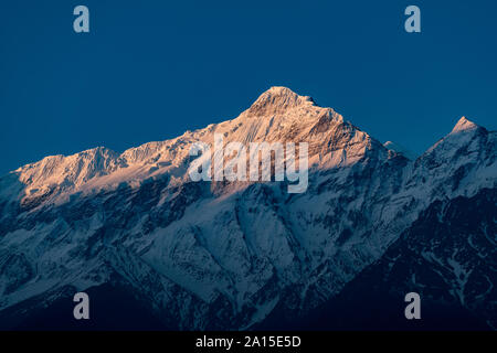 Montare Nilgiri presso sunrise, Mustang inferiore, Nepal Foto Stock