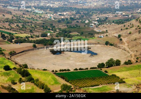 Vista panoramica di Talav Mastani o lago a Dive Ghat, Maharashtra, India Foto Stock