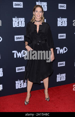 Settembre 23, 2019, Los Angeles, CA, Stati Uniti d'America: LOS ANGELES - Sep 23: Jenna Elfman al ''The Walking Dead'' stagione 10 Premiere evento presso la leva TCL teatro cinese il 23 settembre 2019 a Los Angeles, CA (credito Immagine: © Kay Blake/ZUMA filo) Foto Stock