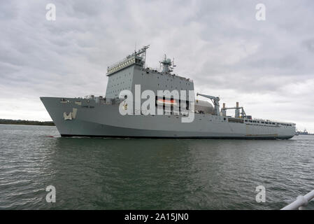 Southampton acqua, England Regno Unito. Settembre 2019. RFA Lyme Bay è una baia di classe atterraggio ausiliario nave dock della British Royal Fleet in corso ausiliario o Foto Stock