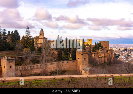 Vista del Palazzo Alhambra complesse da Generallife, Granada, Spagna Foto Stock