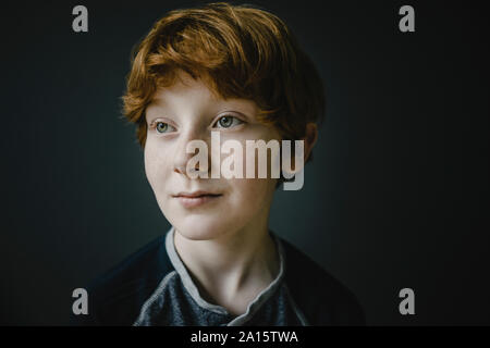 Ritratto di redheaded ragazzo con lentiggini Foto Stock