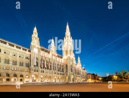 Municipio di notte, Vienna, Austria Foto Stock