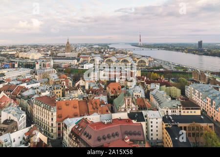 Vista della città dall'alto, Riga, Lettonia Foto Stock