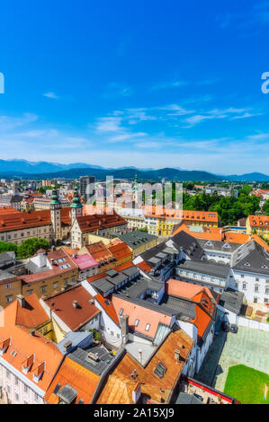 Austria, Carinzia, Klagenfurt am Worthersee, ad alto angolo di visione della città vecchia Foto Stock