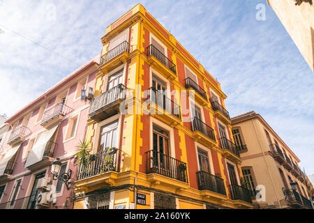 Il vecchio edificio classico al Museo street Calle museo nella città vecchia, Valencia, Spagna Foto Stock