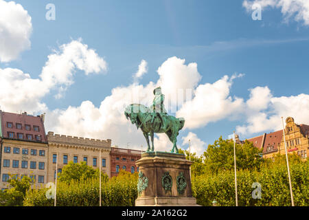 La Svezia, Malmo, Karl Gustav X statua in town square Foto Stock